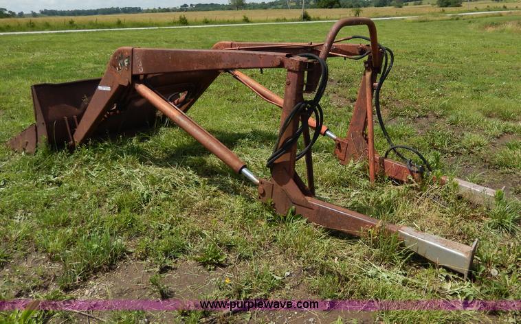 image for item AA9333 Massey-Ferguson 95 tractor loader