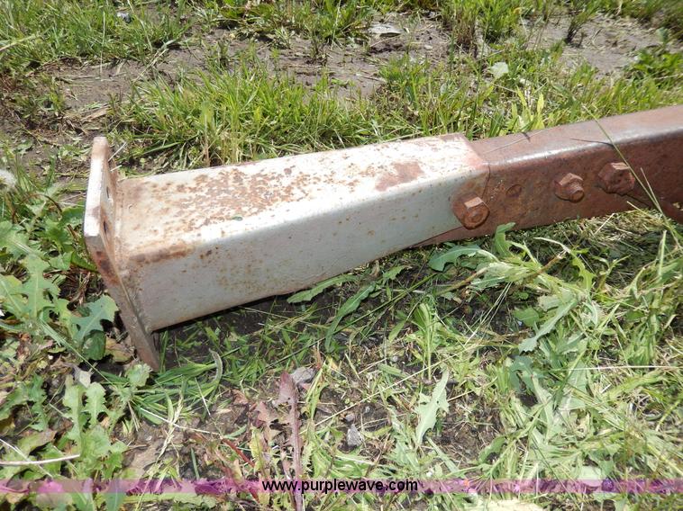 image for item AA9333 Massey-Ferguson 95 tractor loader