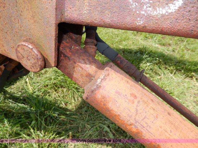 image for item AA9333 Massey-Ferguson 95 tractor loader