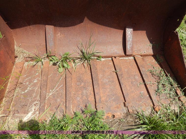 image for item AA9333 Massey-Ferguson 95 tractor loader