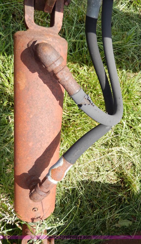 image for item AA9333 Massey-Ferguson 95 tractor loader