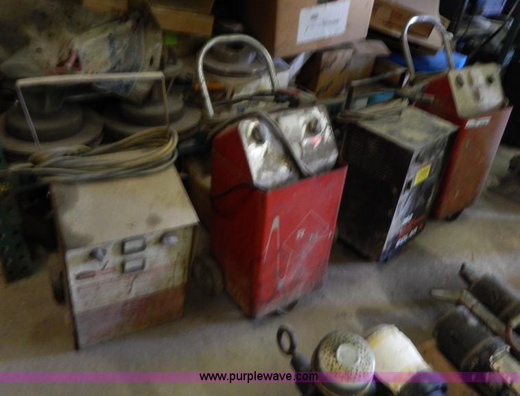 image for item AC9482 (4) battery chargers