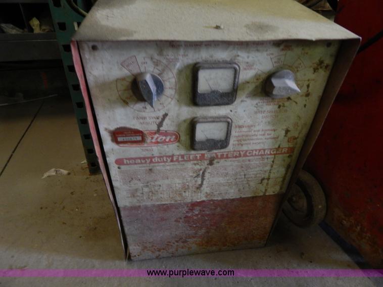 image for item AC9482 (4) battery chargers