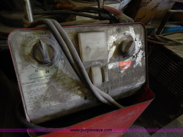 image for item AC9482 (4) battery chargers