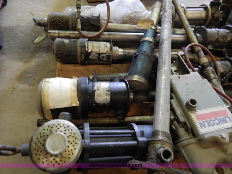 image for item AC9483 (11) pneumatic fluid pumps