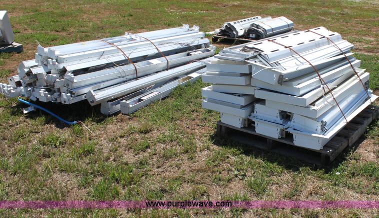 image for item AE9193 (52) fluorescent light fixtures