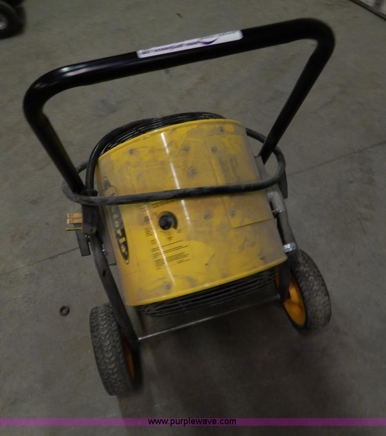 image for item AE9788 Fostoria electric heater