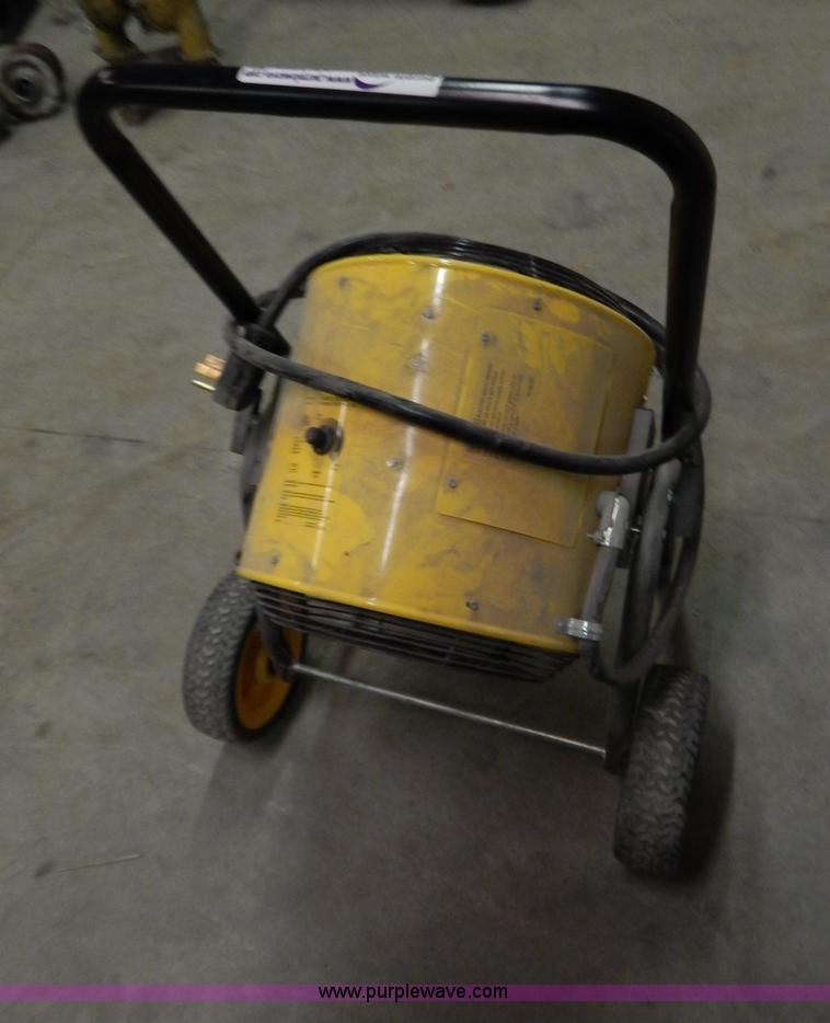 image for item AE9788 Fostoria electric heater