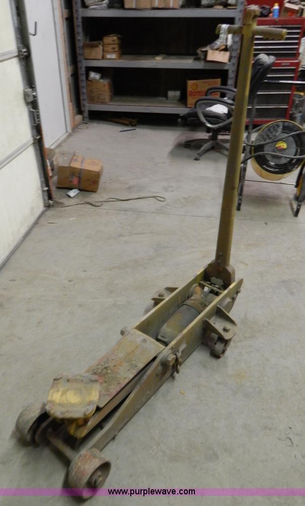 image for item AE9789 Floor jack