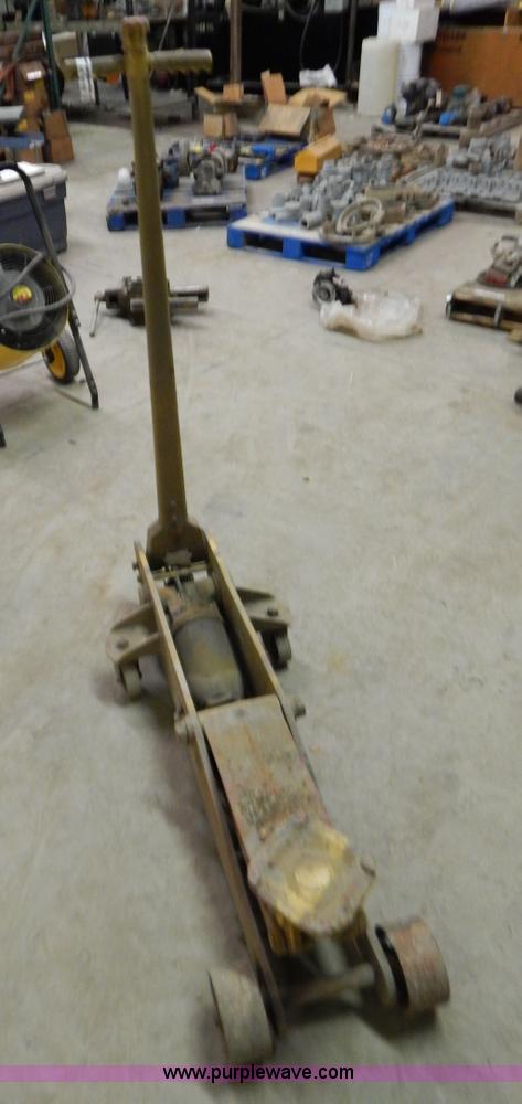 image for item AE9789 Floor jack