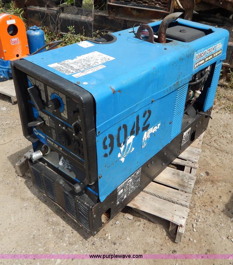 image for item AE9819 Miller Bobcat 250NT welder/generator