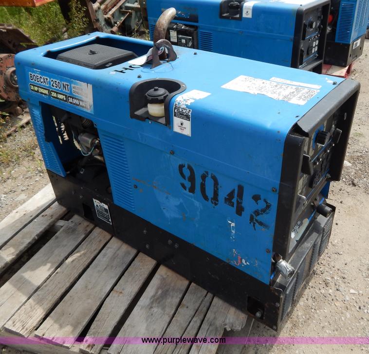 image for item AE9819 Miller Bobcat 250NT welder/generator