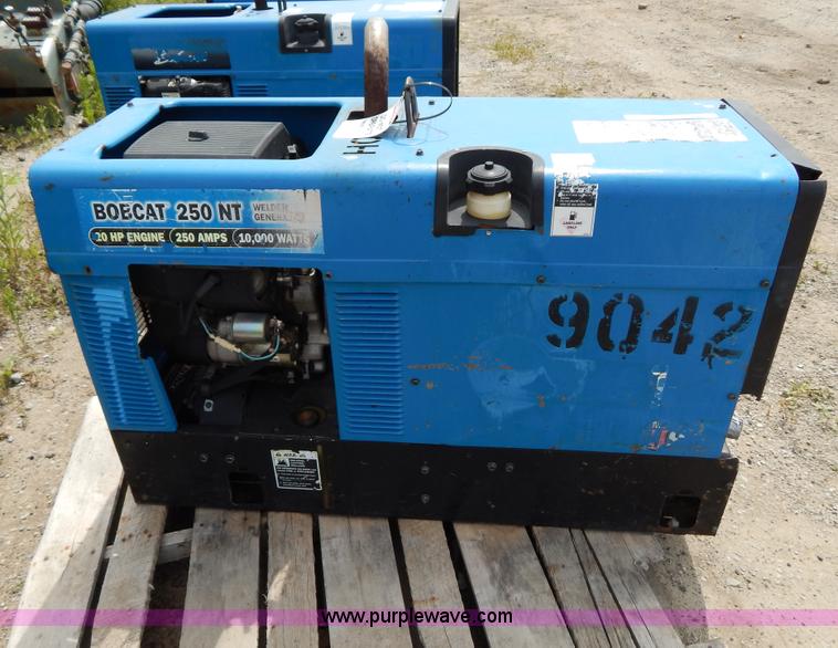 image for item AE9819 Miller Bobcat 250NT welder/generator