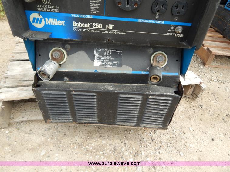 image for item AE9819 Miller Bobcat 250NT welder/generator