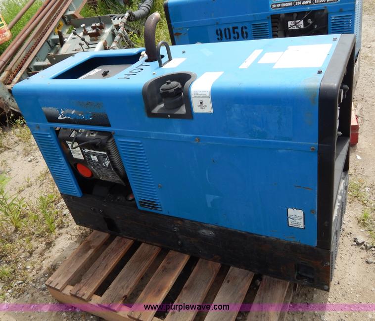 image for item AE9820 Miller Bobcat 225NT welder/generator