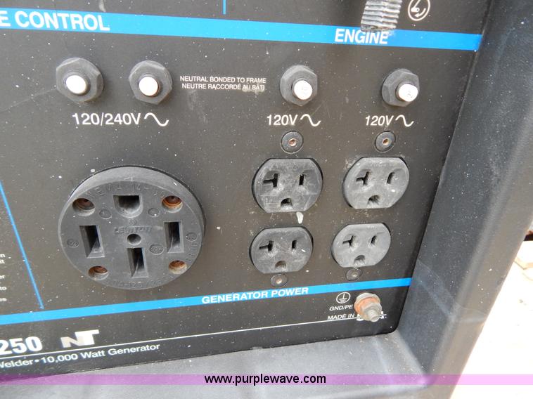 image for item AE9821 Miller Bobcat 250NT welder/generator