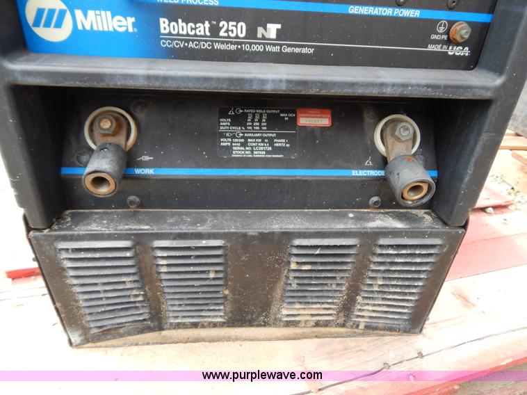image for item AE9821 Miller Bobcat 250NT welder/generator