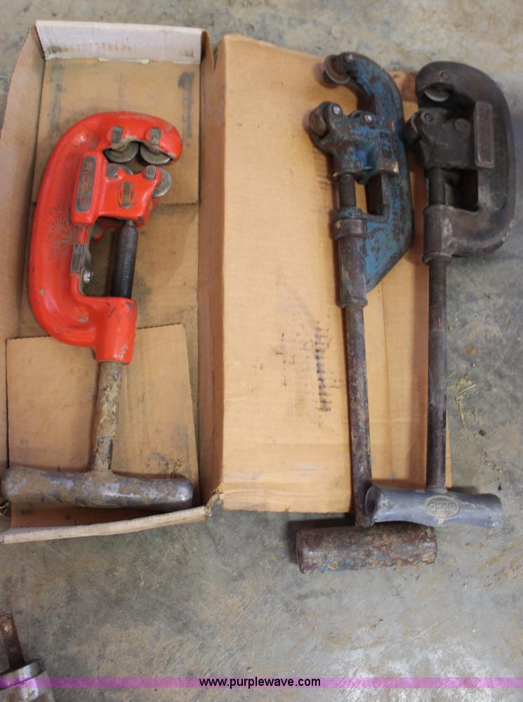 image for item AU9245 Ridgid pipe cutter