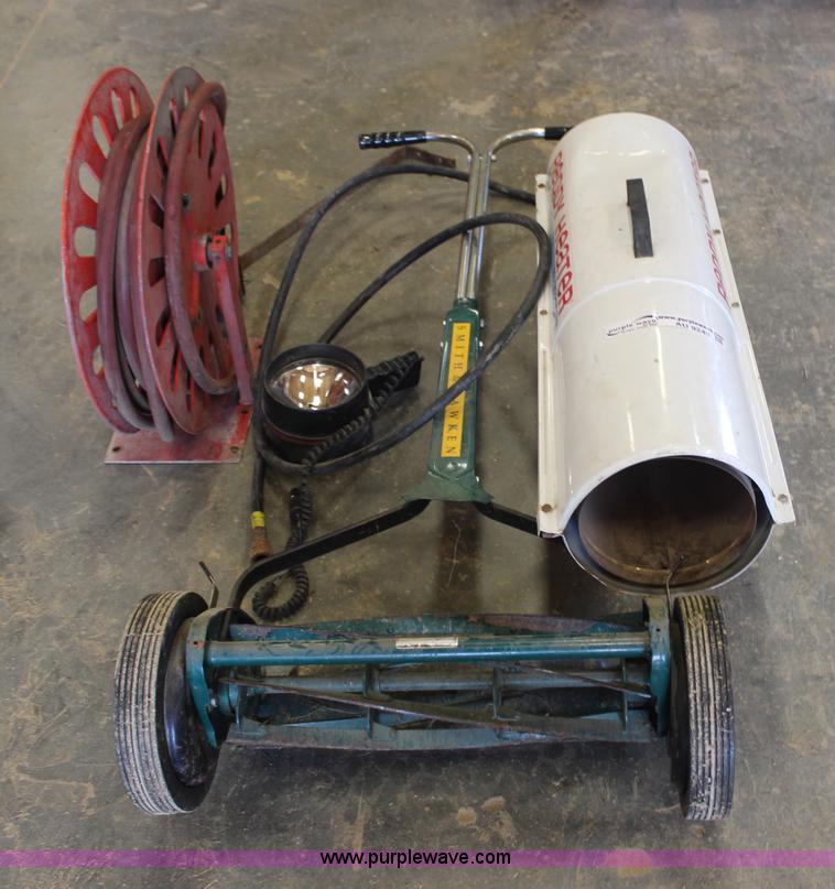 image for item AU9249 Assorted tools