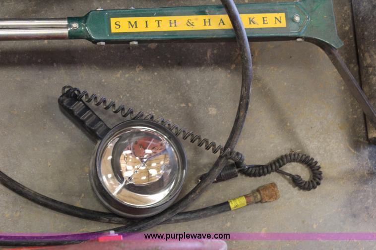 image for item AU9249 Assorted tools