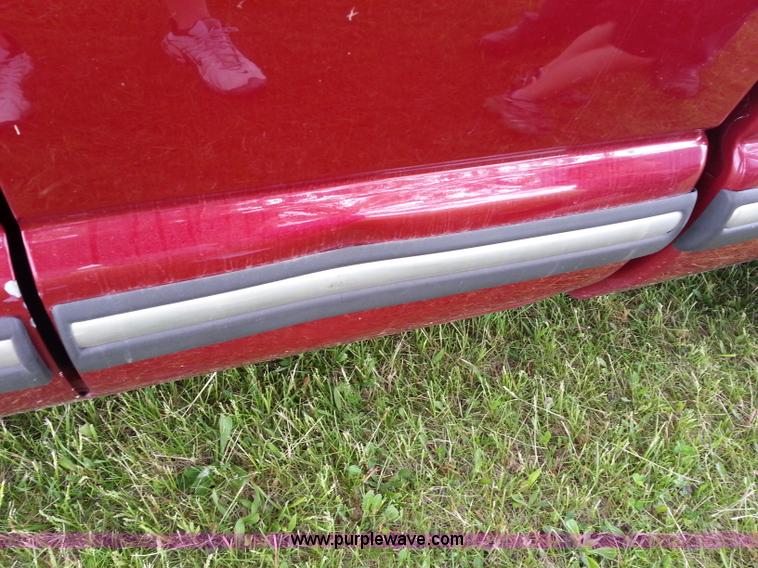 image for item C1127 2001 Chevrolet S10 Extended Cab pickup truck