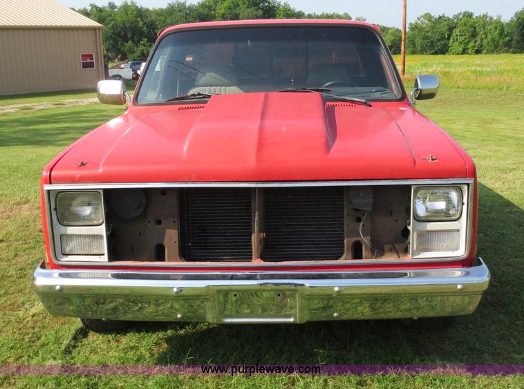 image for item D5981 1985 Chevrolet C10 pickup truck