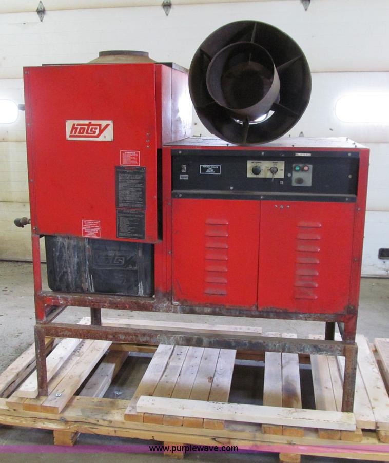 Hotsy 5632B steam cleaner in Des Moines, IA Item D7421 sold Purple Wave