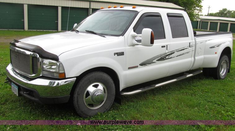 image for item D7422 2004 Ford F350 Super Duty Lariat Crew Cab pickup truck