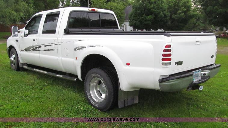 image for item D7422 2004 Ford F350 Super Duty Lariat Crew Cab pickup truck