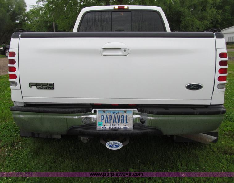 image for item D7422 2004 Ford F350 Super Duty Lariat Crew Cab pickup truck