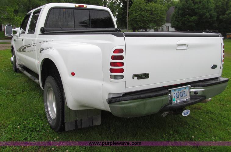 image for item D7422 2004 Ford F350 Super Duty Lariat Crew Cab pickup truck