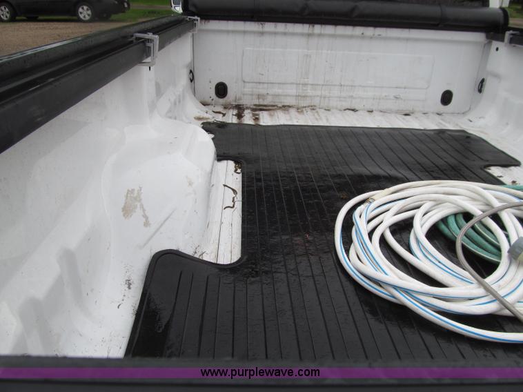 image for item D7422 2004 Ford F350 Super Duty Lariat Crew Cab pickup truck