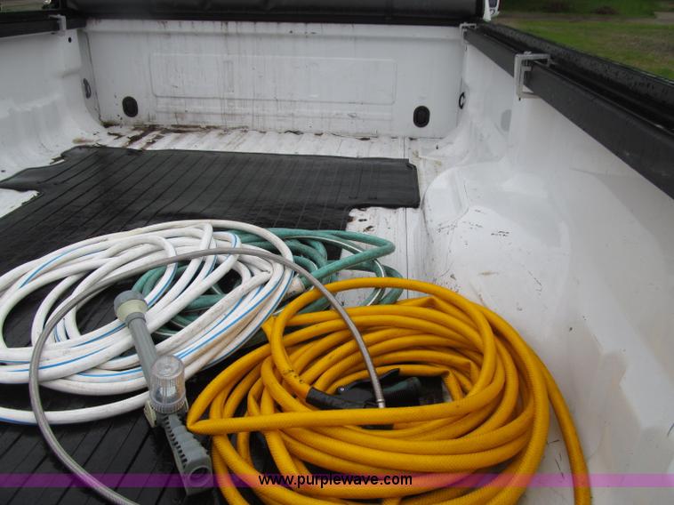 image for item D7422 2004 Ford F350 Super Duty Lariat Crew Cab pickup truck