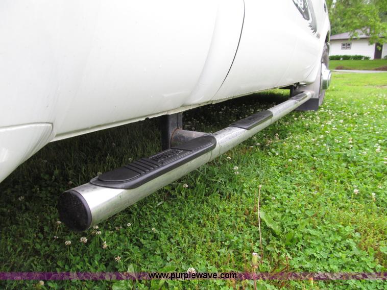 image for item D7422 2004 Ford F350 Super Duty Lariat Crew Cab pickup truck