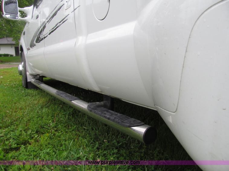 image for item D7422 2004 Ford F350 Super Duty Lariat Crew Cab pickup truck