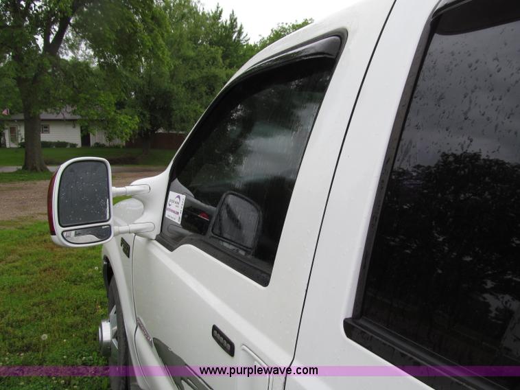 image for item D7422 2004 Ford F350 Super Duty Lariat Crew Cab pickup truck