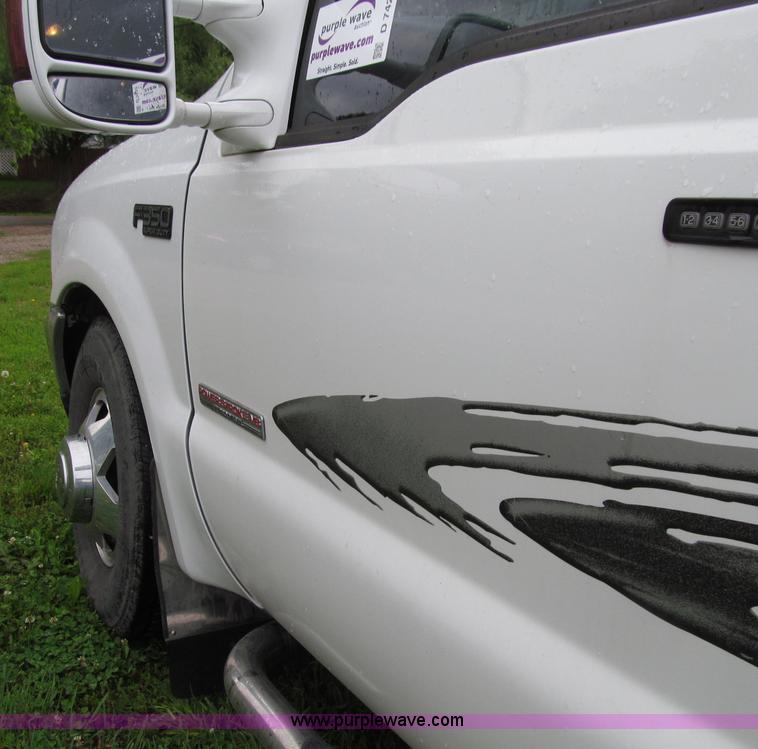 image for item D7422 2004 Ford F350 Super Duty Lariat Crew Cab pickup truck