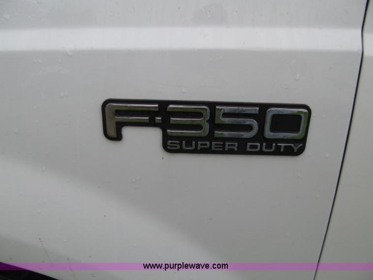 image for item D7422 2004 Ford F350 Super Duty Lariat Crew Cab pickup truck