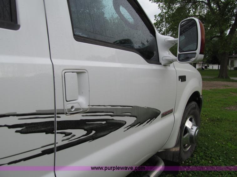 image for item D7422 2004 Ford F350 Super Duty Lariat Crew Cab pickup truck