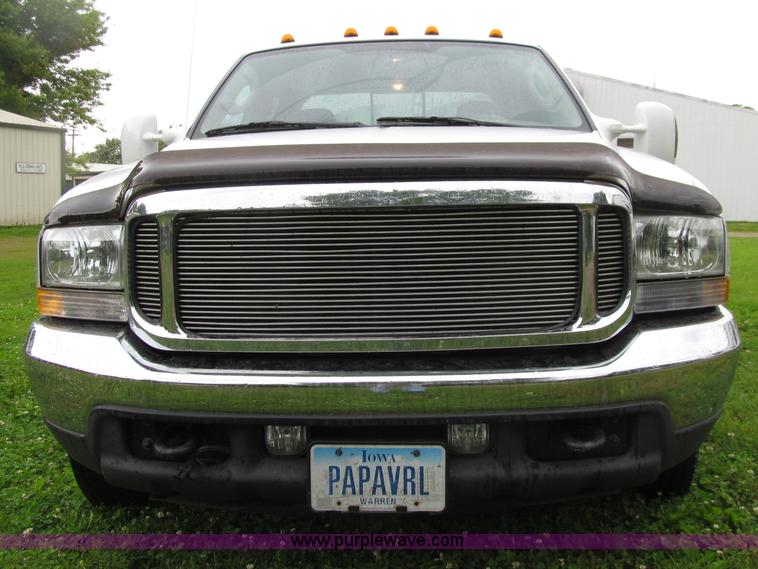 image for item D7422 2004 Ford F350 Super Duty Lariat Crew Cab pickup truck