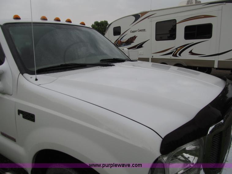 image for item D7422 2004 Ford F350 Super Duty Lariat Crew Cab pickup truck