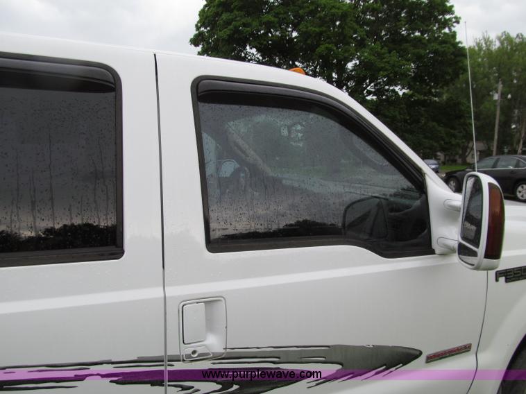 image for item D7422 2004 Ford F350 Super Duty Lariat Crew Cab pickup truck