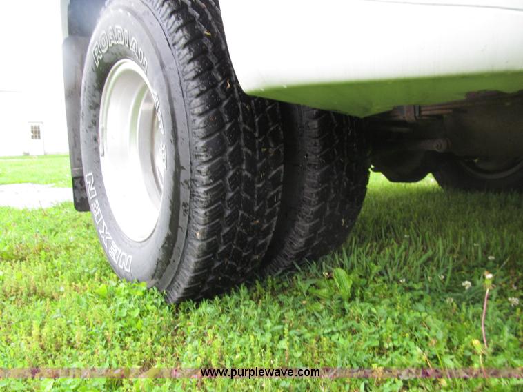 image for item D7422 2004 Ford F350 Super Duty Lariat Crew Cab pickup truck