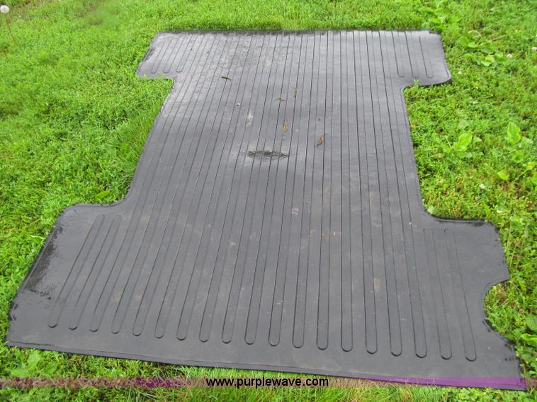 image for item D7422 2004 Ford F350 Super Duty Lariat Crew Cab pickup truck