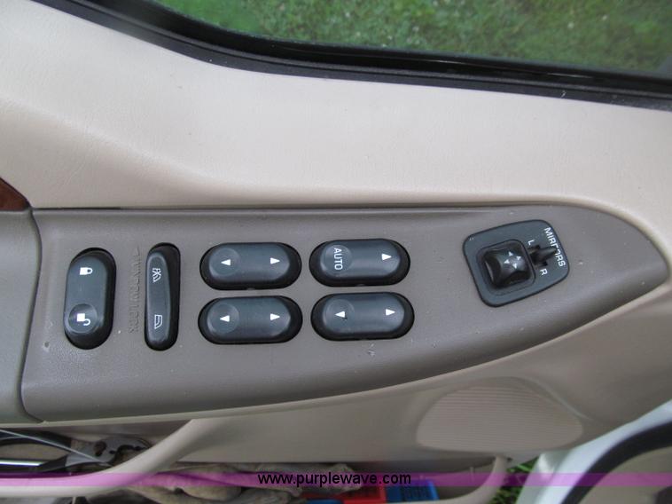 image for item D7422 2004 Ford F350 Super Duty Lariat Crew Cab pickup truck