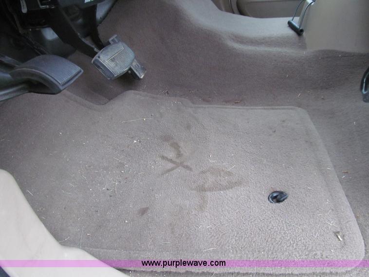 image for item D7422 2004 Ford F350 Super Duty Lariat Crew Cab pickup truck