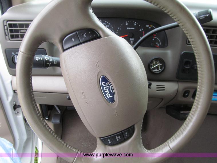 image for item D7422 2004 Ford F350 Super Duty Lariat Crew Cab pickup truck