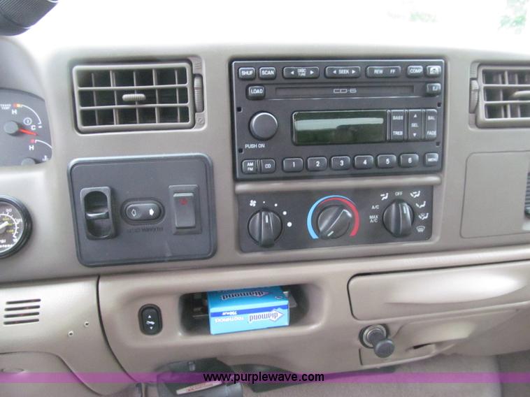 image for item D7422 2004 Ford F350 Super Duty Lariat Crew Cab pickup truck