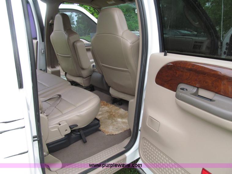 image for item D7422 2004 Ford F350 Super Duty Lariat Crew Cab pickup truck