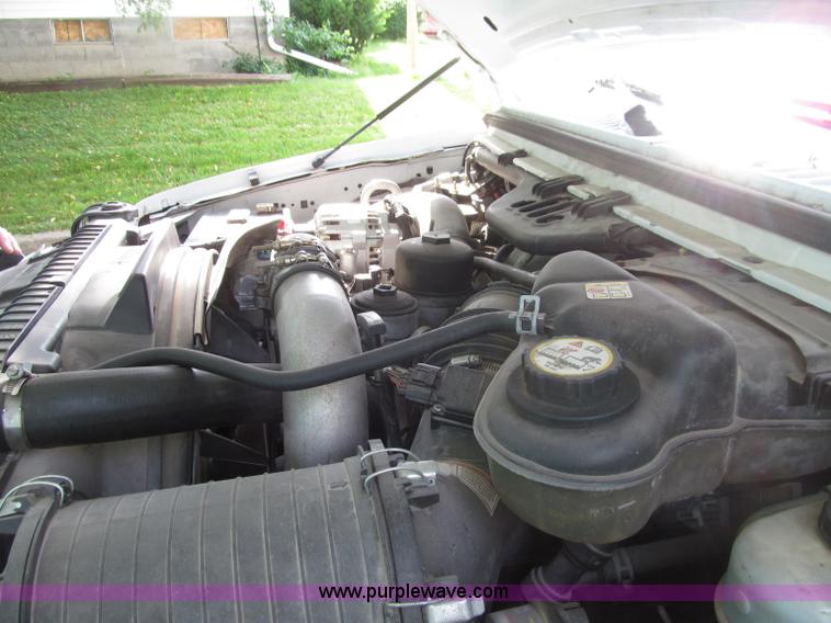 image for item D7422 2004 Ford F350 Super Duty Lariat Crew Cab pickup truck